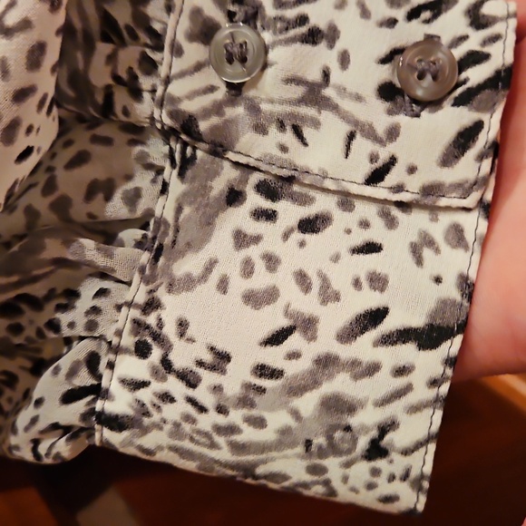 Nicole Miller Black, White, & Blue Animal Print/mixed Print Button Up, Sz M - Picture 5 of 8